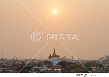 Sunset View of Wat Saket Temple in Bangkok, Thaila 76296298