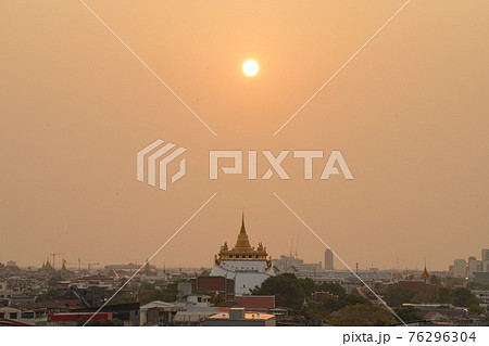 タイ・バンコクの黄金の丘寺院「ワット・サケット(Wat Saket)」 タイ・バンコクの黄金の丘寺院「ワット・サケット(Wat Saket)」 76296304