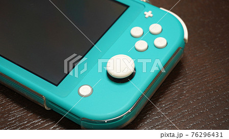 携帯用ゲーム機（任天堂switchの右側スティックとボタン）＜03＞ 76296431