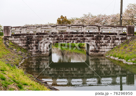 雨上がりの春うららの田舎の桜が咲く風景 雨上がりの春うららの田舎の桜が咲く風景 76296950