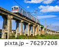 大鰐線石川陸橋を走る弘南鉄道7000系7033F(東急7700系仕様) 76297208