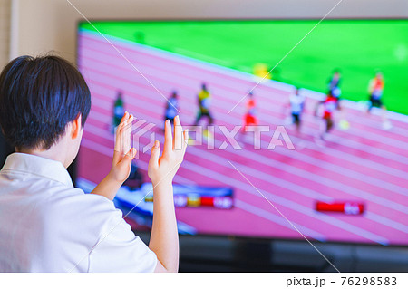 スポーツ観戦 テレビ観戦 テレビ視聴 外出自粛 スポーツ観戦 テレビ観戦 テレビ視聴 外出自粛 76298583