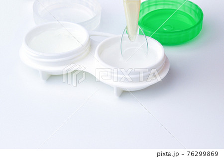 Contact lens and case Contact lens and case 76299869