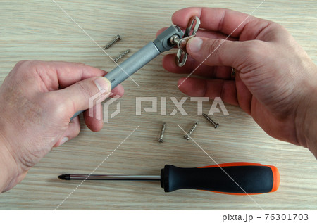 The master assembles and installs a gas-oil lift rack on furniture. 76301703