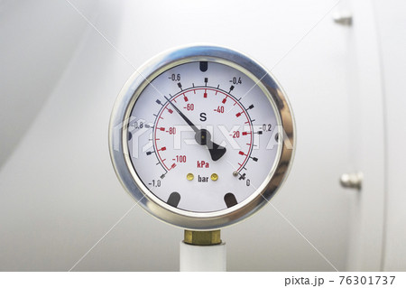 Vacuum pressure gauge meter details.Vacuum pressure gauge, part of vacuum chamber in laboratory. Vacuum pressure gauge meter details.Vacuum pressure gauge, part of vacuum chamber in laboratory. 76301737