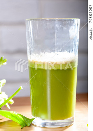Healthy drink, vegetable juice, studio shot 76302007
