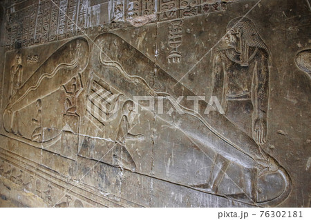 Mysterious murals on the walls of the Temple of Dendera Hathor , near the city of Ken. Electric lamps in the image Mysterious murals on the walls of the Temple of Dendera Hathor , near the city of Ken. Electric lamps in the image 76302181