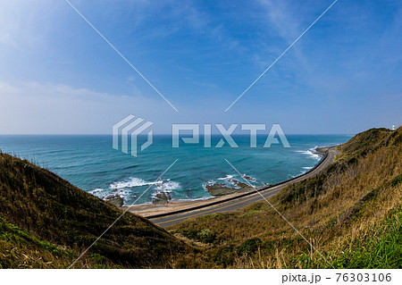 御前崎から太平洋を臨む、空と海と岸、対角魚眼レンズ 御前崎から太平洋を臨む、空と海と岸、対角魚眼レンズ 76303106