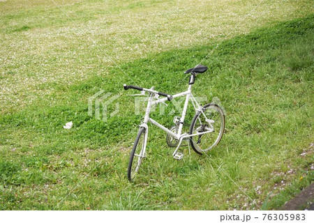 サイクリングに出かけよう 76305983