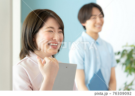 介護職の男女 介護職の男女 76309092