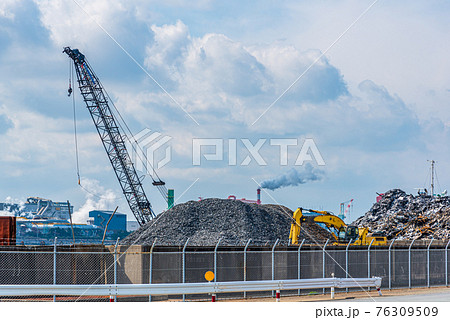 金属のスクラップ 金属のスクラップ 76309509