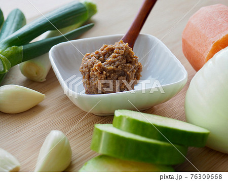 味噌 豆 食べ物 76309668