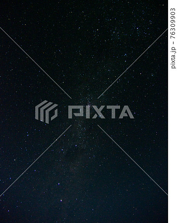 長時間露光で撮影した星空 きれいな天の川 長時間露光で撮影した星空 きれいな天の川 76309903