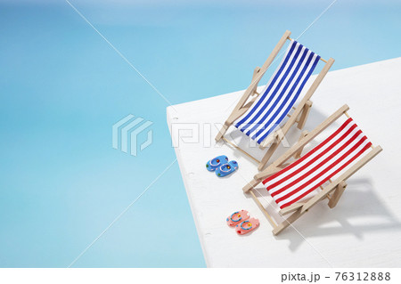 休暇　日光浴　庭　サマーチェア　 76312888