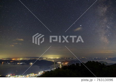 瀬戸内の夏の星景 安芸灘諸島の空の天の川 瀬戸内の夏の星景 安芸灘諸島の空の天の川 76313096