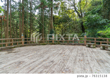 富山の伏姫籠穴の休憩所(千葉県南房総市) 富山の伏姫籠穴の休憩所(千葉県南房総市) 76315138
