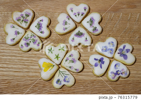 野の花とハーブのクッキー 76315779