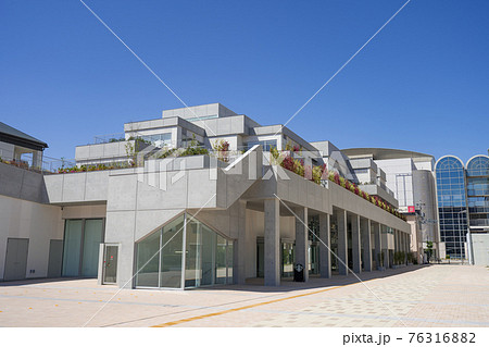 小牧市中央図書館 76316882