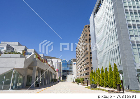 小牧市中央図書館 小牧市中央図書館 76316891