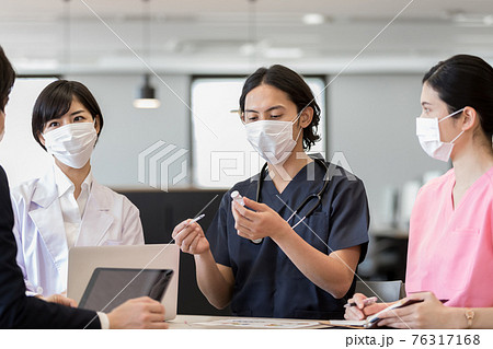 医療従事者打合せ 医療従事者打合せ 76317168
