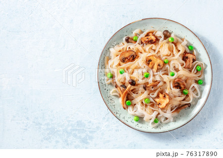 Konjac pasta with vegetables, shot from above 76317890