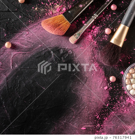 Make up brushes and pearls, top shot on a dark background 76317941