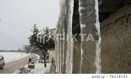 Ice stalactites Ice stalactites 76318142