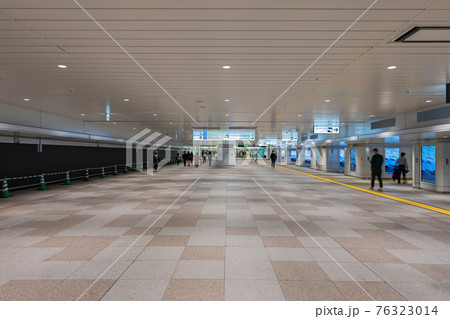 新宿駅の東西自由通路 新宿駅の東西自由通路 76323014