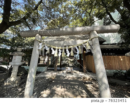川越氷川神社の石の鳥居 76323451