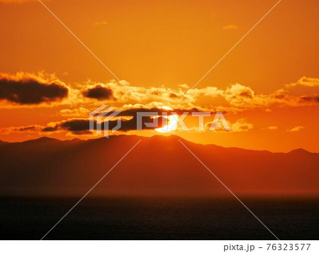 小浜温泉名物 空が赤く染まる夕日 (長崎県島原半島) 小浜温泉名物 空が赤く染まる夕日 (長崎県島原半島) 76323577