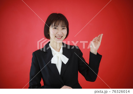 笑顔の女性社員イメージ 76326014