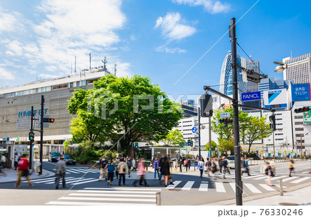 新宿駅 東口駅前広場 新宿駅 東口駅前広場 76330246