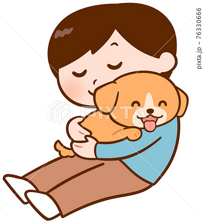 犬を抱く男性 76330666