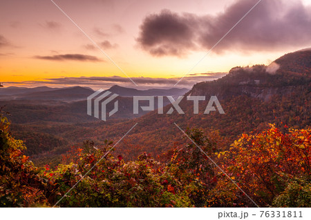 Whiteside Mountain in autumn at dawn in North Carolina 76331811