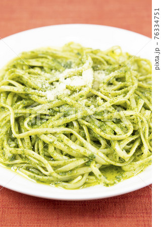 美味しいバジルソースパスタ 76334751