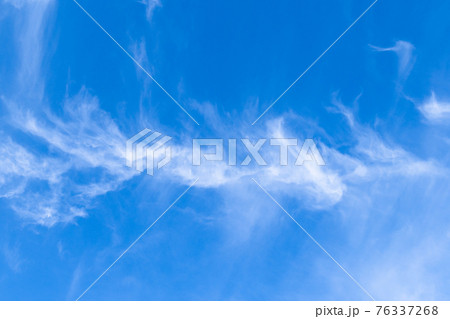 white cirrus cloud high in blue sky white cirrus cloud high in blue sky 76337268