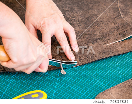 craftsman marks pattern on the carved leather 76337385