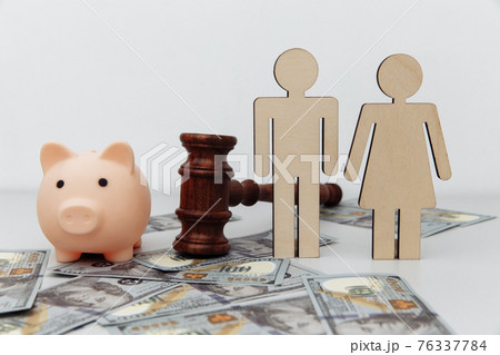 Wooden family figures, gavel and pink piggy bank on dollar banknotes, savings and divorce concept Wooden family figures, gavel and pink piggy bank on dollar banknotes, savings and divorce concept 76337784