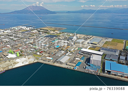 鹿児島市の谷山港の上空から 76339088