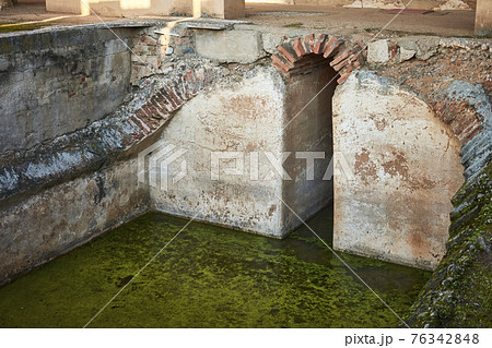 Construction of the Roman period in Spain for the storage of water. Archaeological remains. Construction of the Roman period in Spain for the storage of water. Archaeological remains. 76342848