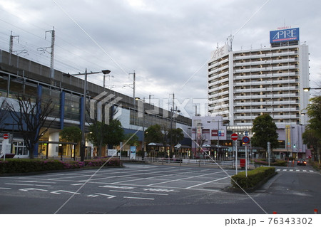 早朝の赤羽駅東口にて 早朝の赤羽駅東口にて 76343302