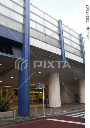 早朝の赤羽駅東口にて 早朝の赤羽駅東口にて 76343303