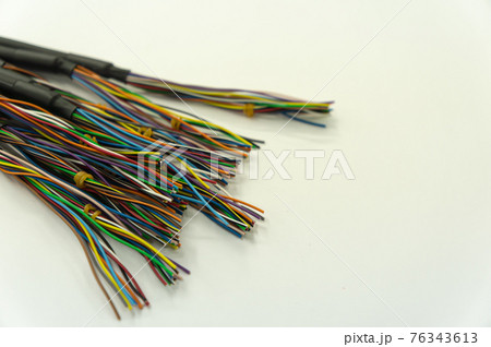 【電線加工】加工中のケーブル【工業】 76343613