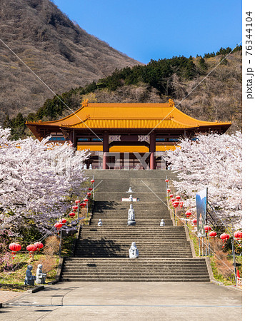 春の法水寺(縦) 春の法水寺(縦) 76344104