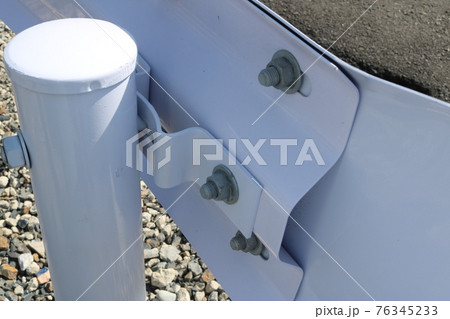 ガードレール裏側からの風景 76345233