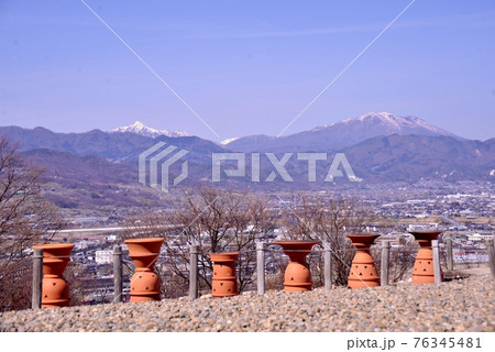 森将軍塚古墳の円筒埴輪と北信五岳 森将軍塚古墳の円筒埴輪と北信五岳 76345481