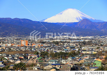 小田原市　曽我別所梅林　見晴台からの富士山遠景 76345994