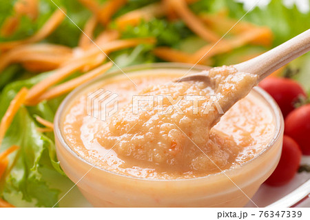 人参と玉ねぎ風味のサラダドレッシング 人参と玉ねぎ風味のサラダドレッシング 76347339