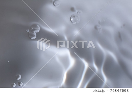 水の泡・水面・水中・水の素材。健康や医療、環境やライフスタイル、飲料のイメージ。 76347698