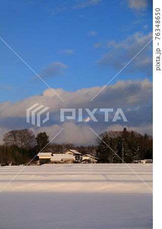 晴天の雪景色 76348650